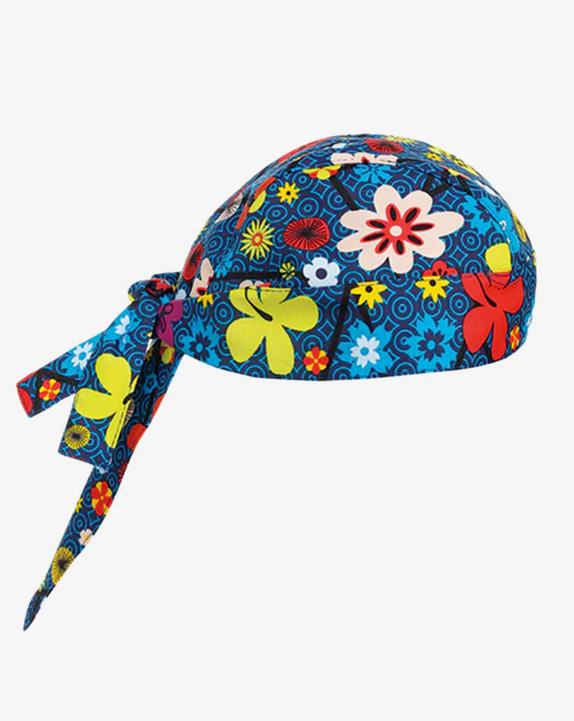 Bandana da cucina in cotone blu con fantasia floreale multicolore e lacci posteriori regolabili.
