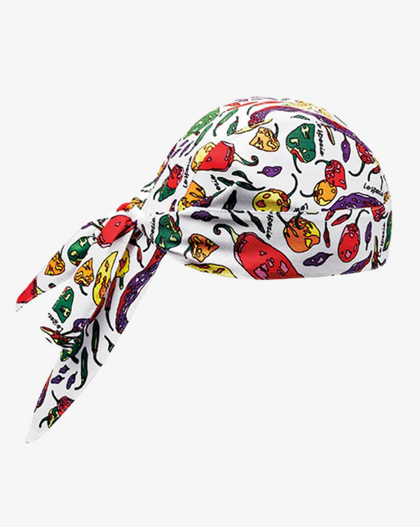 Bandana da cucina in cotone bianca con stampa colorata di peperoncini e lacci posteriori regolabili.