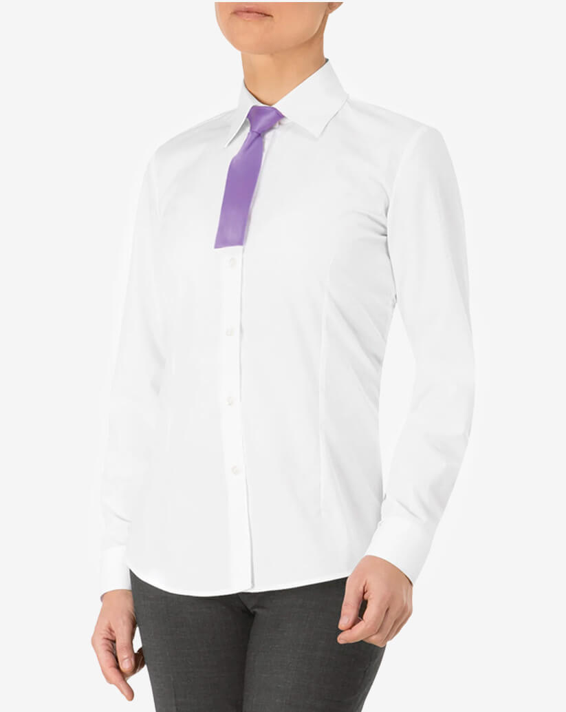 Camicia donna bianca in cotone e poliestere con chiusura a bottoni, maniche lunghe e vestibilità slim fit.