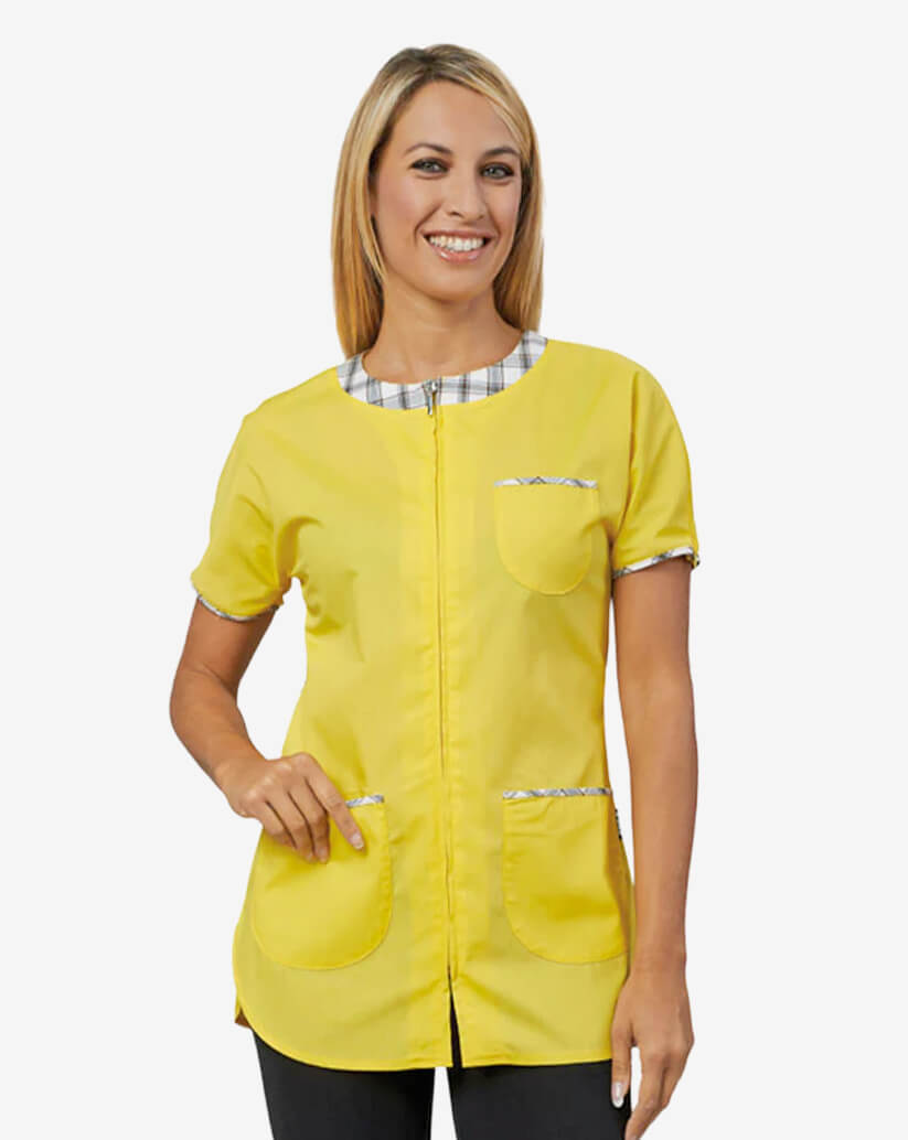 Casacca donna gialla a manica corta con zip, taschino, tasche anteriori e profili a contrasto con trama a quadri.
