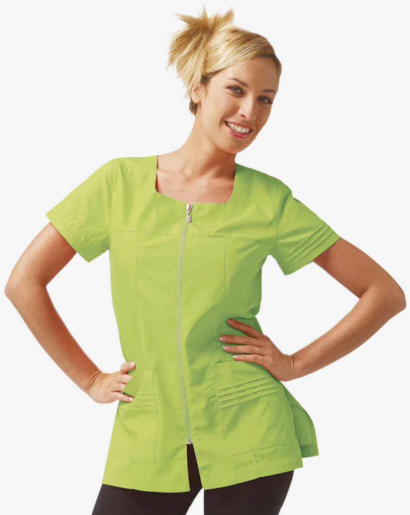 Casacca donna verde a maniche corte con zip centrale, scollo quadrato e ampie tasche anteriori.