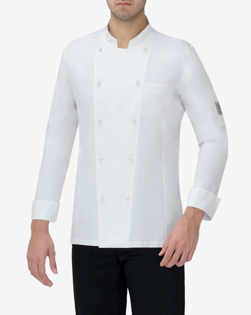 Giacca cuoco uomo bianca in Luxsatin con collo alla coreana, abbottonatura doppiopetto con bottoni a funghetto e vestibilità slim fit.