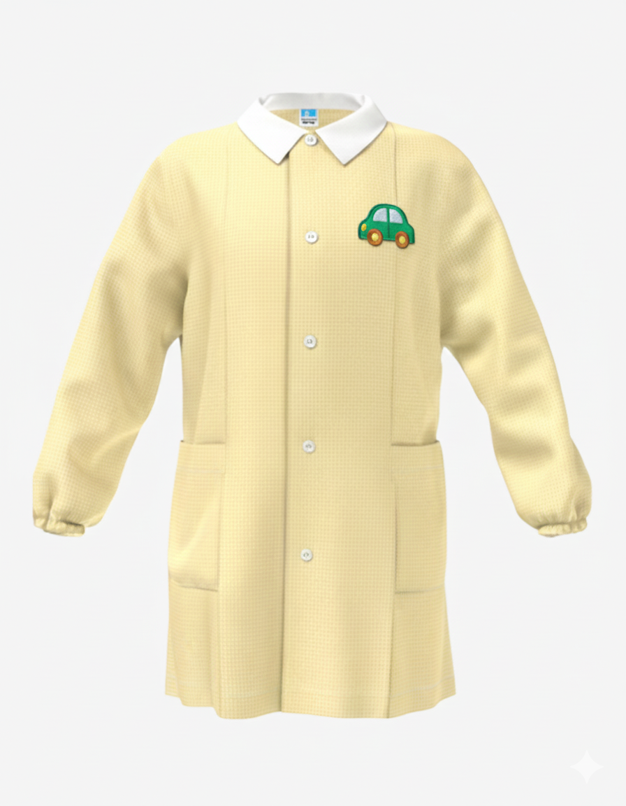 Grembiule da asilo con ricamo  per bambino in giallo a quadretti, caratterizzato da un colletto bianco a contrasto, allacciatura centrale con bottoni, due ampie tasche laterali e polsini elasticizzati.