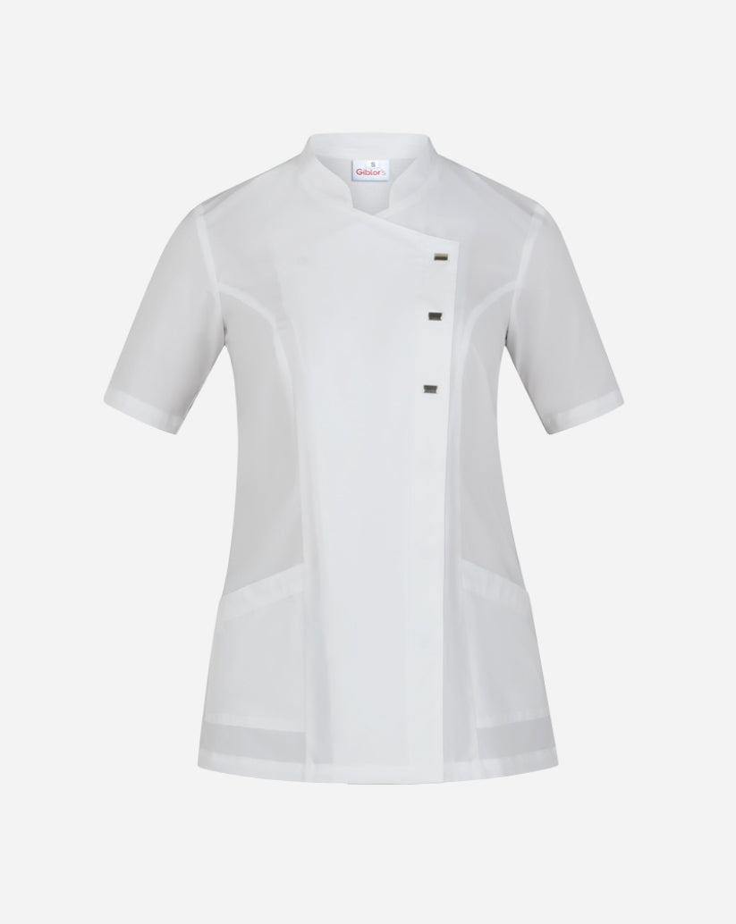 Casacca donna bianca in poliestere con scollo alla coreana, abbottonatura asimmetrica, maniche corte e due tasche laterali.