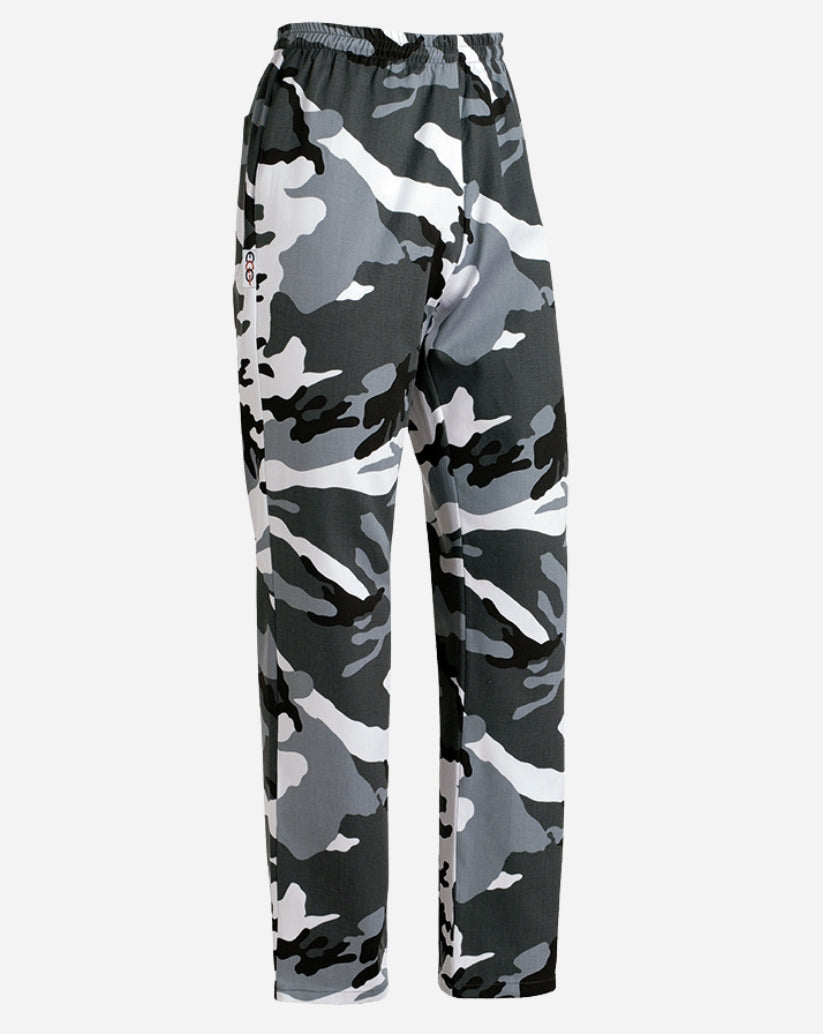 Pantalone unisex con fantasia mimetica artic in misto cotone e poliestere, tre tasche, cordino interno e vestibilità regular.