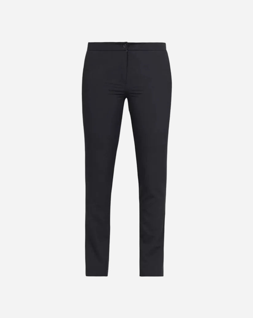 Il pantalone da donna Rebecca di colore nero di poliestere e viscosa  presenta un taglio elegante con vestibilità Slim Fit.