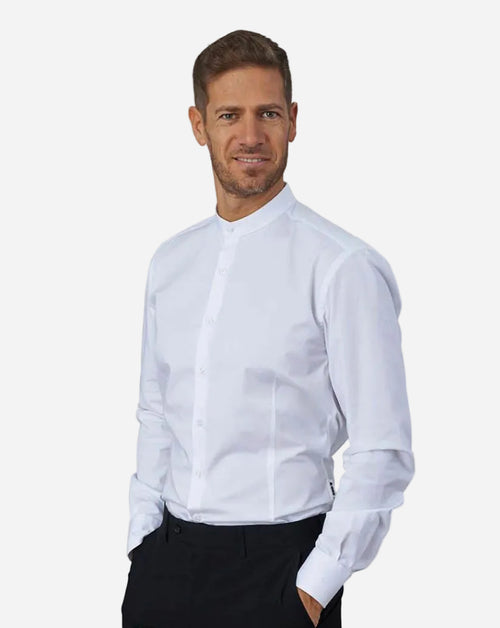 Camicia uomo bianca con collo alla coreana in tessuto elasticizzato, massimo comfort , pinces davanti e dietro taglio slim fit