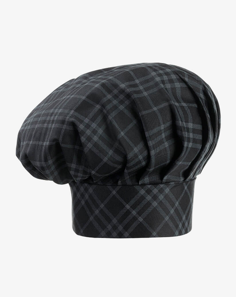 Cappello da cuoco grigio scuro in misto cotone con fantasia a quadri scozzesi (tartan) tono su tono, fascia piatta regolabile con velcro e parte superiore a sbuffo.