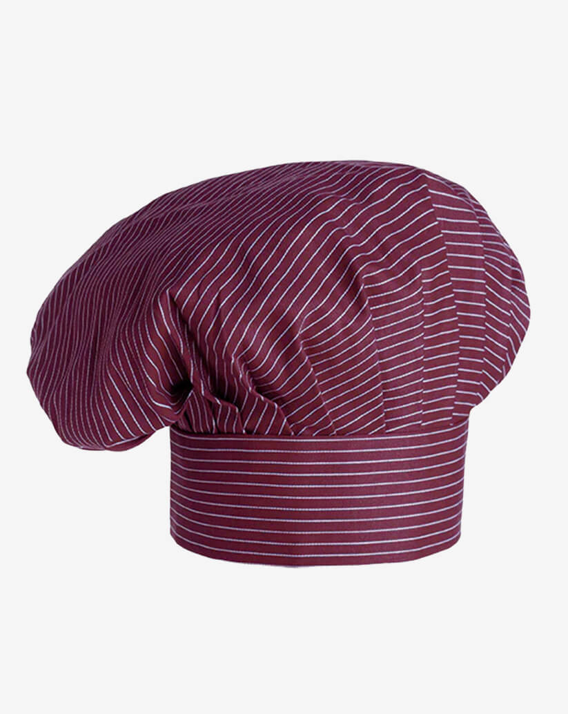 Cappello da cuoco color bordeaux a righe sottili bianche, con fascia piatta regolabile tramite velcro e parte superiore a sbuffo.