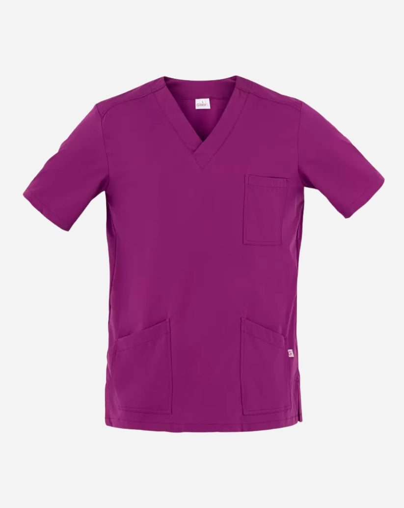 Casacca uomo prugna in poliestere con scollo a V, maniche corte, tre tasche frontali e spacchi laterali.