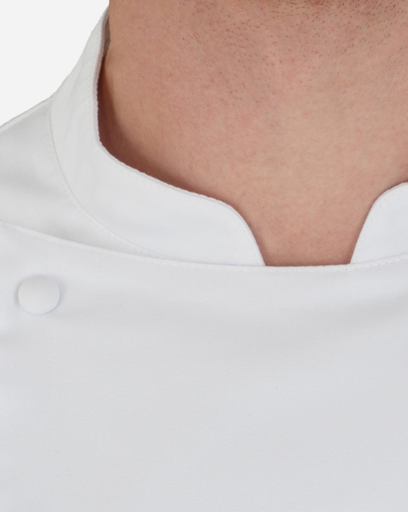 Giacca uomo bianca in lyocell e poliestere con abbottonatura doppio petto, scollo alla coreana e maniche lunghe.