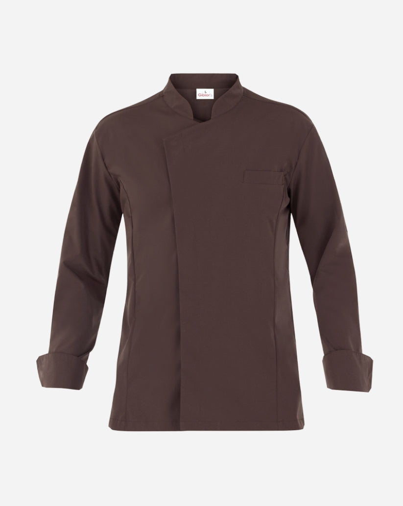 Giacca uomo marrone in poliestere con collo alla coreana, abbottonatura nascosta, maniche lunghe e taschino sul petto.