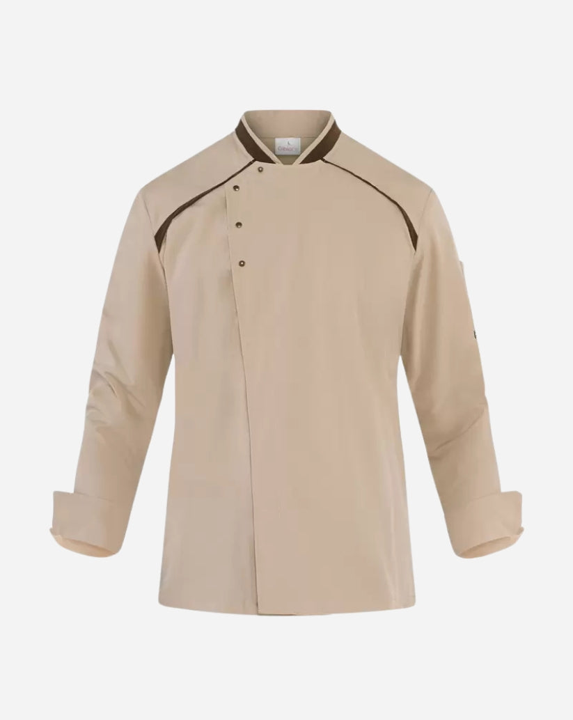 Giacca uomo beige in poliestere con collo alla coreana, abbottonatura asimmetrica, maniche lunghe e rifiniture a contrasto.