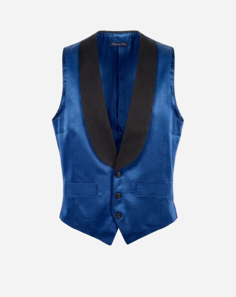 Gilet azzurro avio  con collo a contrasto nero; ed allacciatura centrale con bottoni in contrasto neri, fodera interna, tessuto stiro