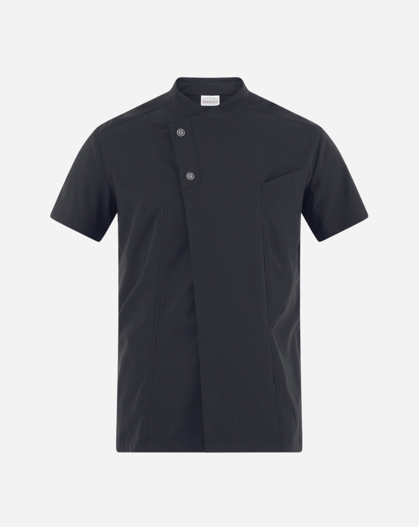 Giacca uomo nera in poliestere con collo alla francese, abbottonatura nascosta, maniche corte e pannello in rete posteriore.