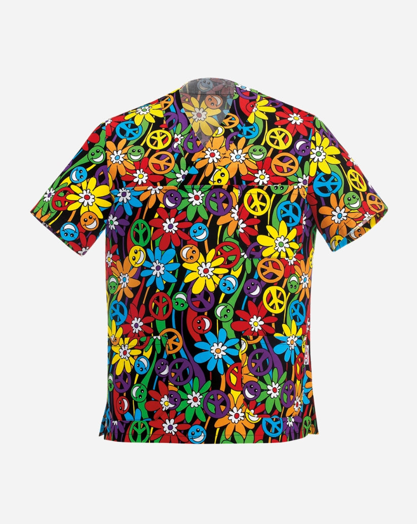 Casacca unisex con scollo a V in misto cotone, caratterizzata da una vivace fantasia multicolore "Peace and Love" con fiori, icone della pace e smile su fondo nero, dotata di taschino sul petto e due ampie tasche inferiori.