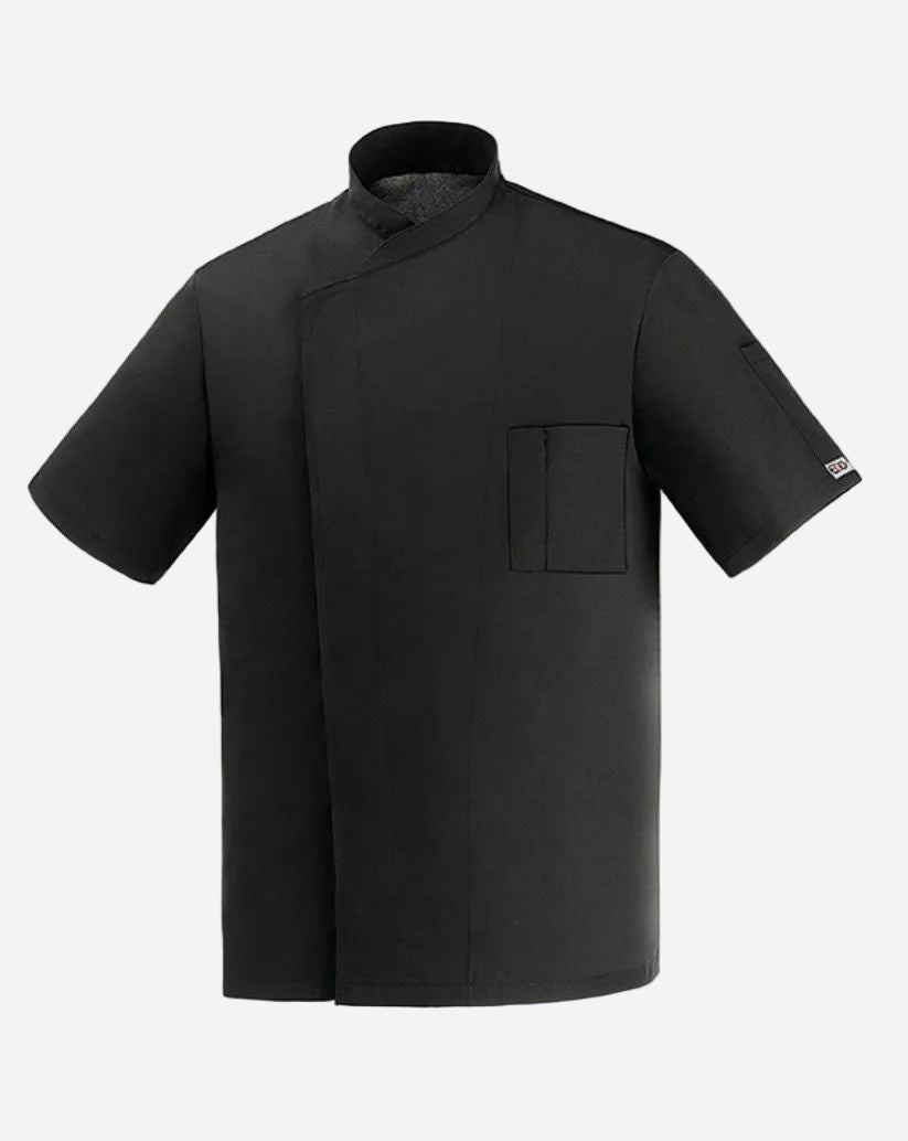 Giacca uomo nera in microfibra con chiusura a pressione a scomparsa, collo alla coreana, maniche corte e taschino.