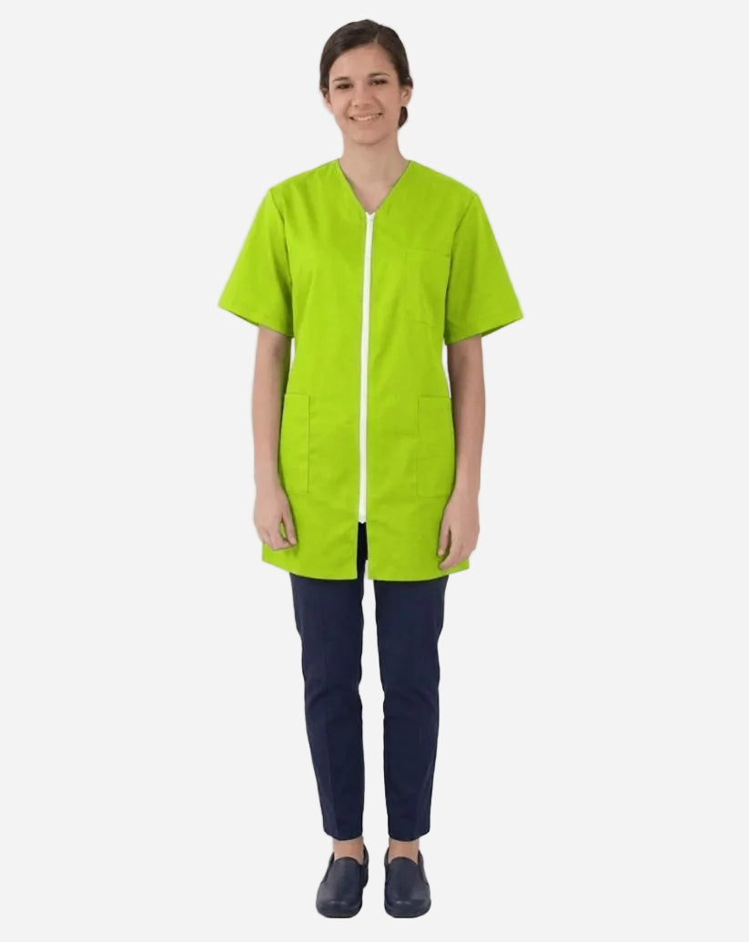Casacca donna verde acido a manica corta in misto cotone e poliestere con scollo a V, zip centrale e due tasche laterali.