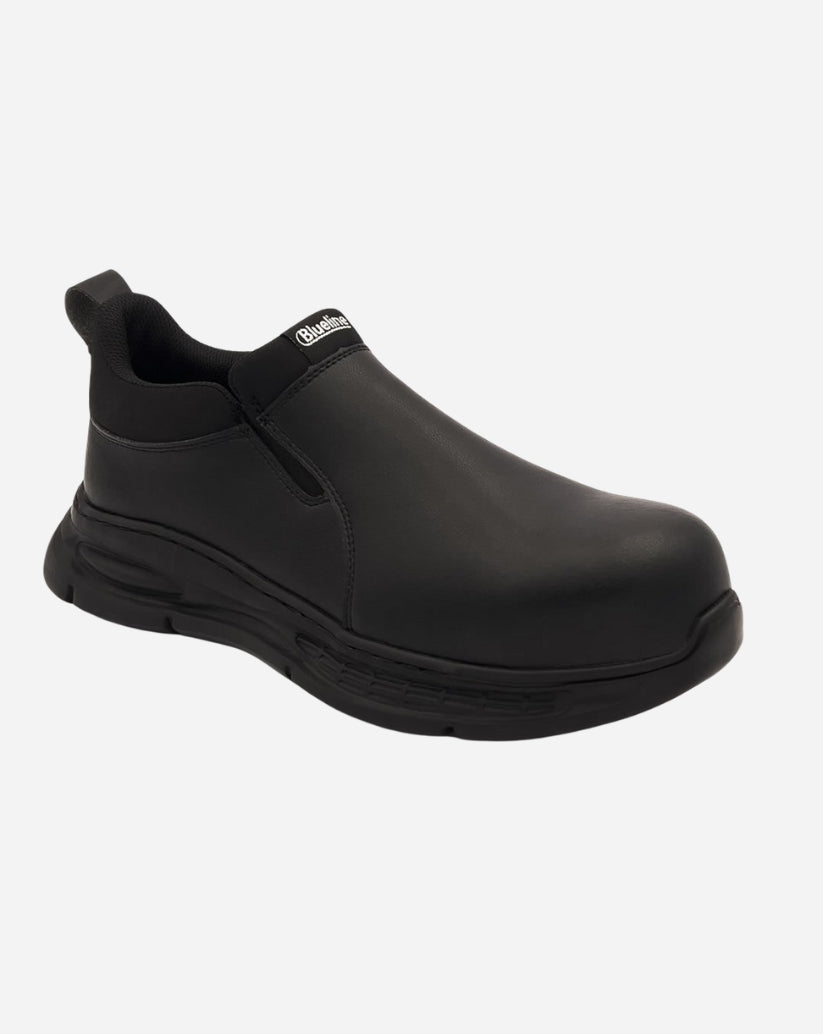 Scarpa antinfortunistica X-Fly S2 slip-on in microfibra nera idrorepellente con inserti elastici laterali.
